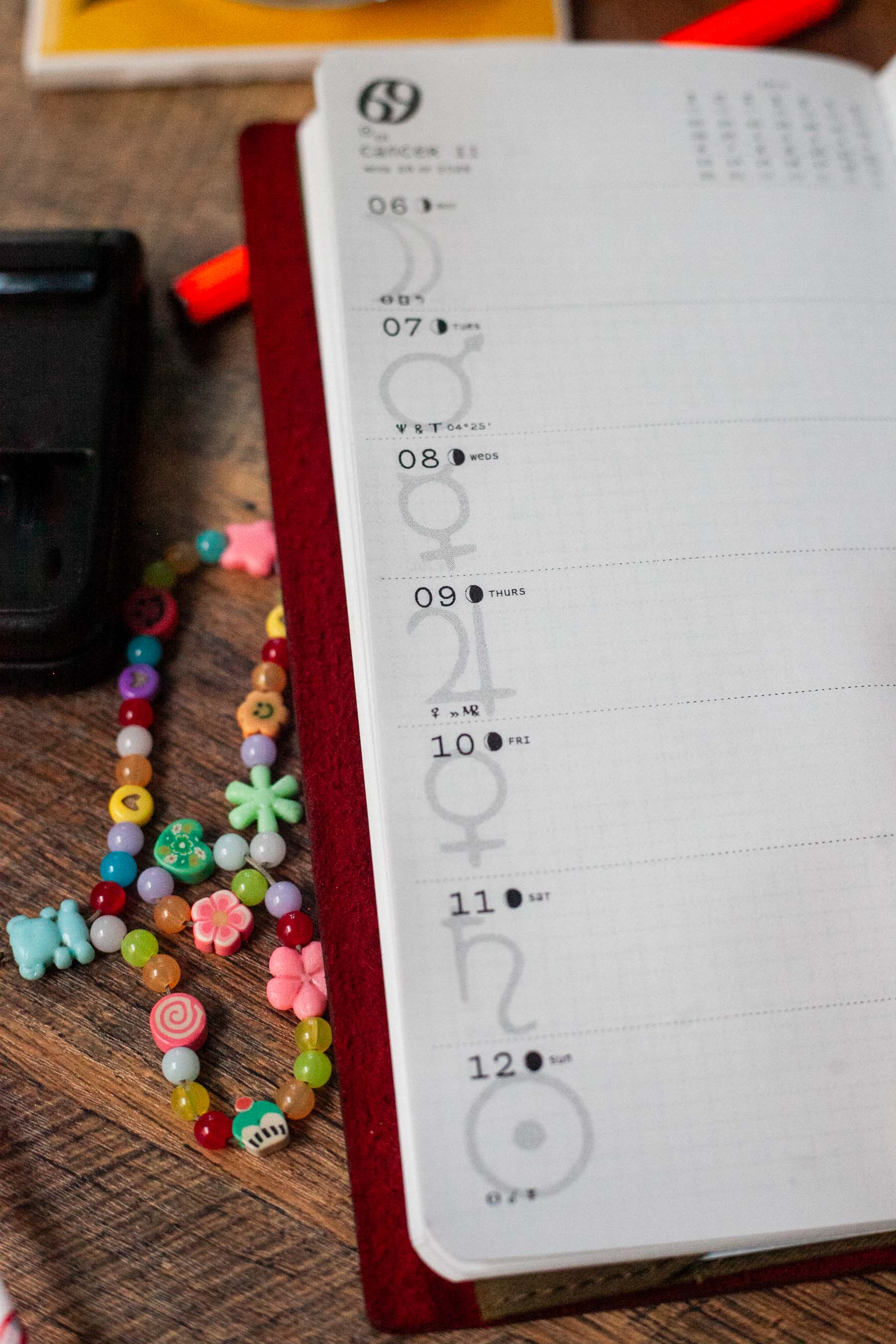 weekly view zodiacal planner